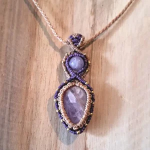 Collier amulette Kunzite beige et mauve
