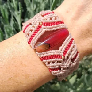 Bracelet beige et rouge , perle agathe, L 4 cm -C