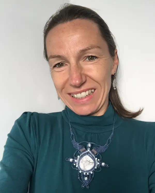 début collier bleu