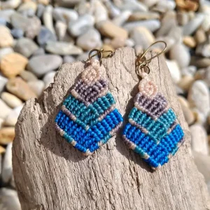 Boucles d&rsquo;oreilles en pétales stylisés 3 rangs