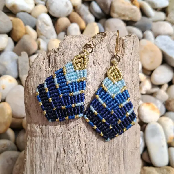 Boucles d'oreilles en pétales stylisés 4 rangs