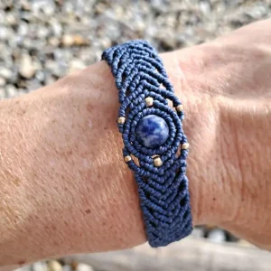 Bracelets en micro macramé avec perles semi-précieuses