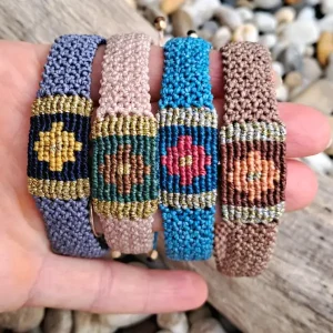 Bracelets tissé avec motif ethnique