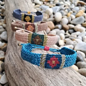 Bracelets tissé avec motif ethnique