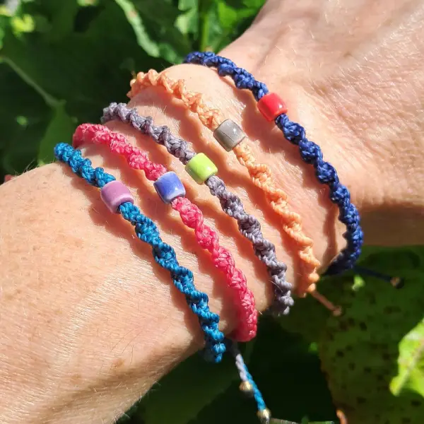 Mini bracelet micro macramé et céramique