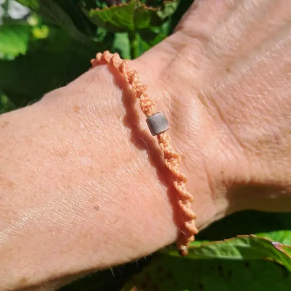 Mini bracelet micro macramé et céramique – Image 3