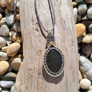 Collier amulette obsidienne dorée